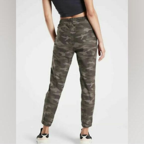 Athleta Camo Farallon Jogger Pants Green Gray Size 10 - Picture 4 of 8